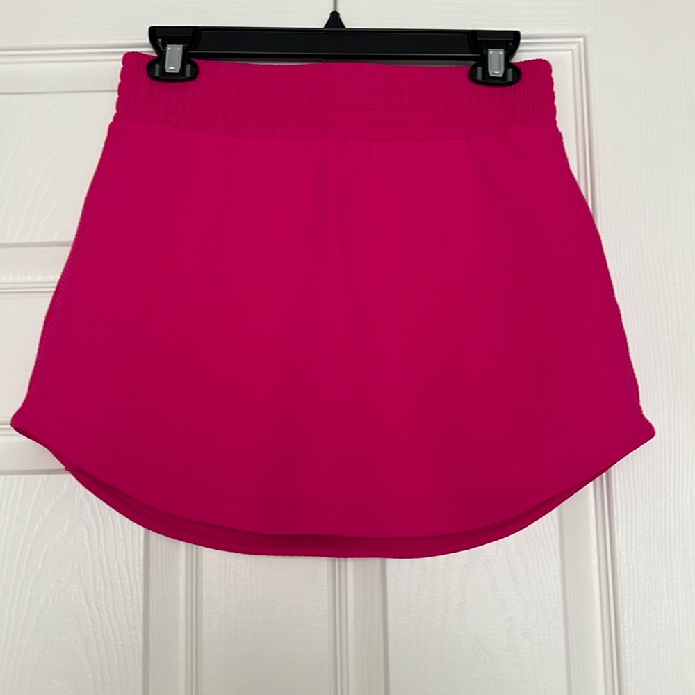 Beach Riot Waffle Knit skort in Bright Fuchsia. Size Small.